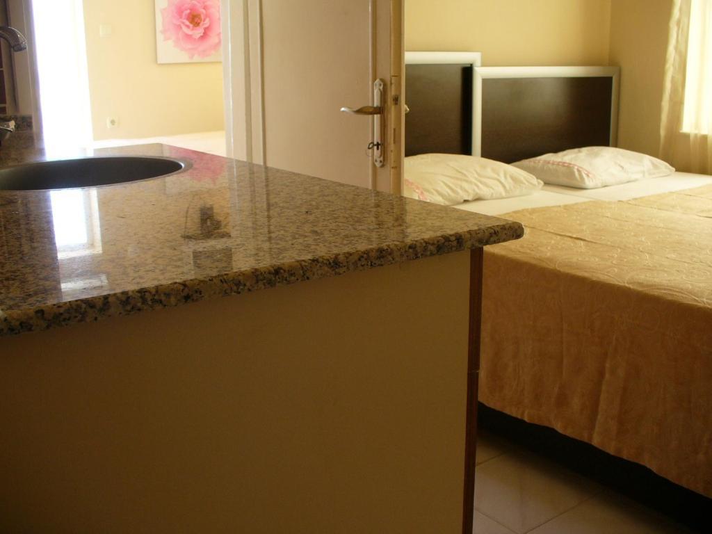 Kibar Apart Pansiyon Kusadasi Luaran gambar