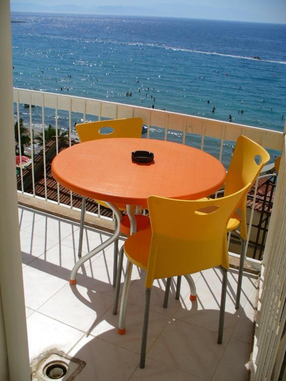 Kibar Apart Pansiyon Kusadasi Bilik gambar